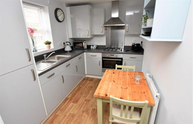 2 bedroom apartment to rent - Photo 1