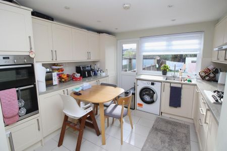 2 bedroom bungalow to rent - Photo 2