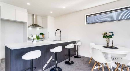 Contemporary Comfort in New Neighbourhood - Photo 5