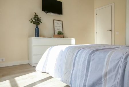 Carrer de Vilardell, Barcelona, Catalonia 08014 - Photo 4