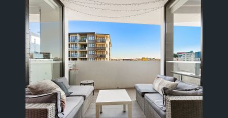 Modern Two Bedroom Apartment in Convenient Location - Photo 5