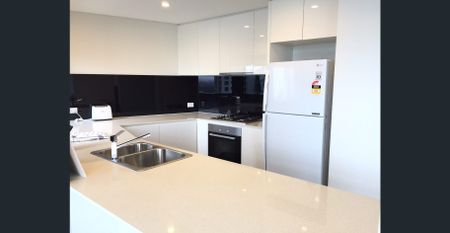 Luxury 2 bedroom apartment with parking and views on the North Shore! - Photo 5