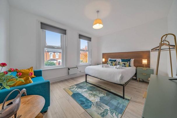 Studio to rent - Photo 1