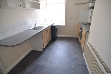 1 bed Flat - To Let - Photo 4