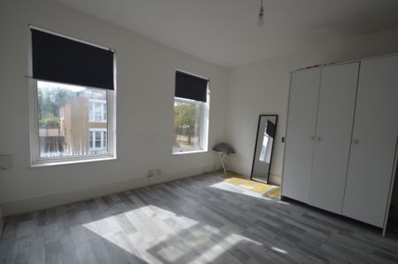 1 bedroom Semi-detached house to rent - Photo 2