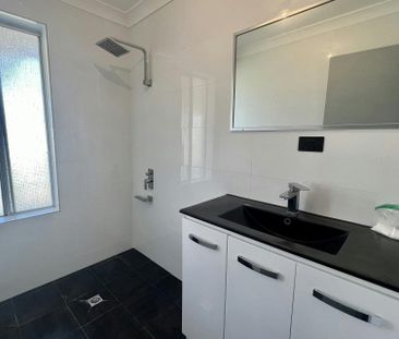 Neat & Comfortable Home in a Super Convenient Location! - Photo 4