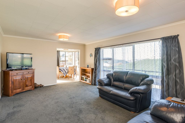 Beautiful 3BR Home in Popular Belleknowes! - Photo 1