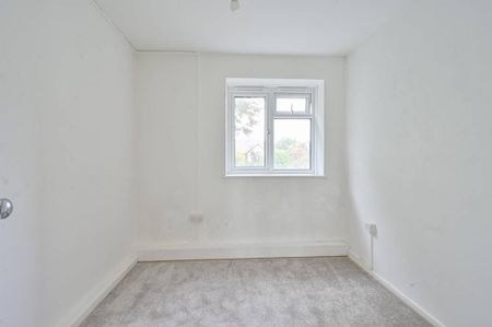 4 bedroom flat to rent - Photo 3