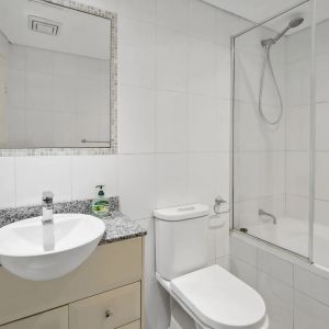 Modern One Bedroom Unit Perfectly Positioned Opposite Manly Wharf - Photo 2
