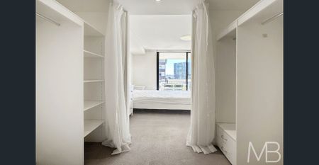 FURNISHED BRIGHT & SPACIOUS WATERFRONT LIVING - Photo 4