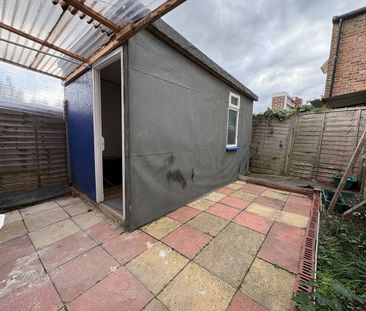 4 Bed Terraced House, Wakefield St, N18 - Photo 2