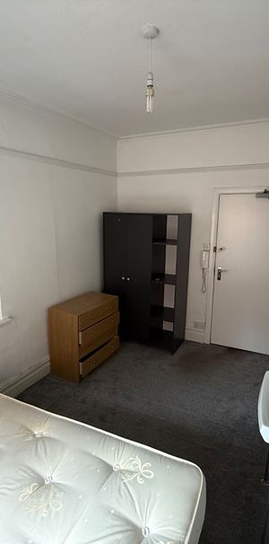 Room in a Shared House, Western Elms Avenue, RG30 - Photo 1