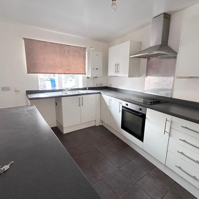 2 bedroom end of terrace house to rent - Photo 1