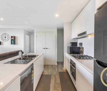 Immaculate 2 Bedroom Modern Apartment - Photo 5