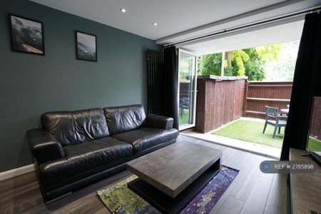 3 bedroom flat to rent - Photo 3