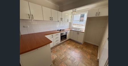 3-BED FAMILY HOME IN CONVENIENT LOCATION! - Photo 3