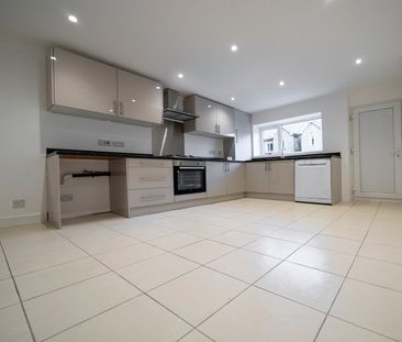 Room in a Shared House, Capstone Road, BR1 - Photo 3
