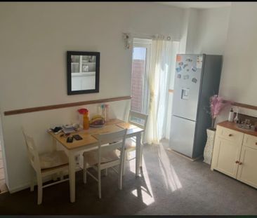Room in a Shared House, Priory Road, CR0 - Photo 2