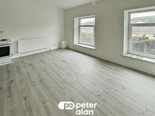 High Street, Fleur De Lis, BLACKWOOD - Photo 1