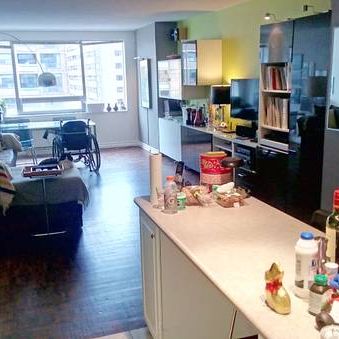 Bright, Spacious Bedroom at the Manulife Centre - Steps Away from UofT - Photo 3