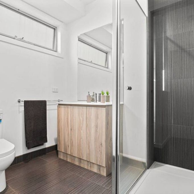 FULLY FURNISHED TOWNHOUSE - Photo 1