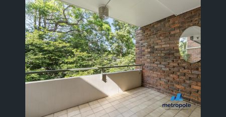 SPACIOUS, MODERN AND A WALK TO EVERYTHING - Photo 2