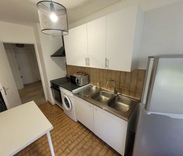 Appartement 2 pièces 52m2 MARSEILLE 4EME 923 euros - Photo 3