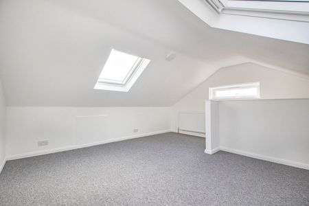 Flat to rent - Lakedale Road, London, SE18 - Photo 5