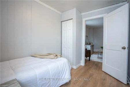 Detached Home For Lease | X8286178 - Photo 4