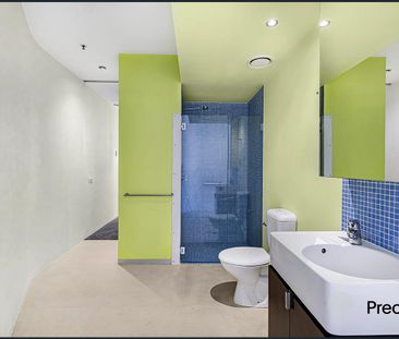 Spacious One Bedroom with Study In Heart of CBD - Unfurnished - Photo 3