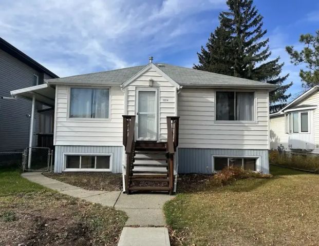 4 bdr, 2 washroom, full house | 12214 124 Street, Edmonton - Photo 1