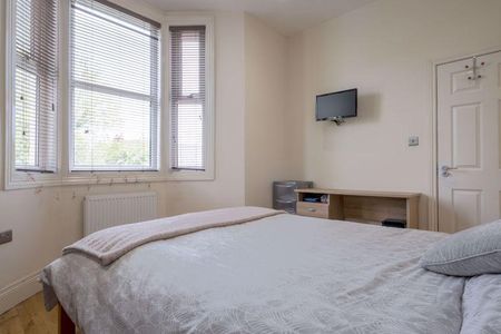 3 bedroom flat to rent - Photo 2