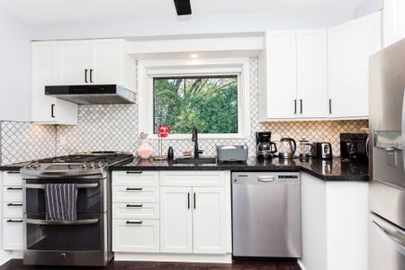 For Lease - 419 Brownfield Gardens, Toronto, Ontario - Photo 2