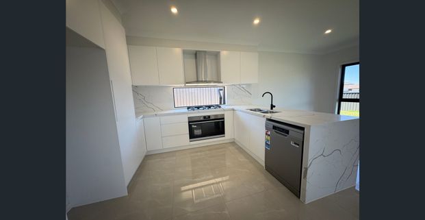 Brand New Double-Storey Home with Modern 5 Bedrooms, Two mater room and Two living area - Photo 1