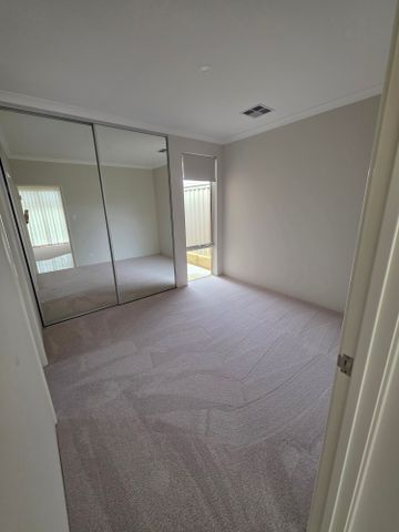 Eglinton - Photo 2