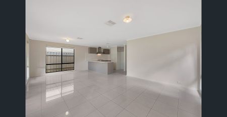 LARGE MODERN FAMILY - 20 MINUTES TO CBD - Photo 3