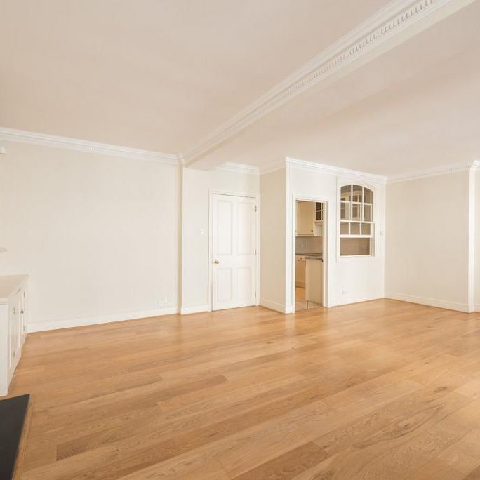 4 bedroom mews to rent - Photo 1