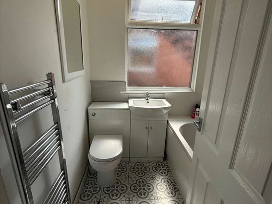 East Park Road Room 5 - Photo 1