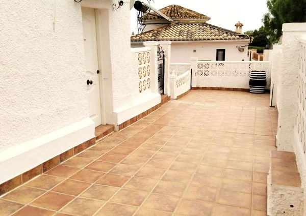 Villa for rent in Arroyo de la Miel (Benalmádena), 1.650 €/month