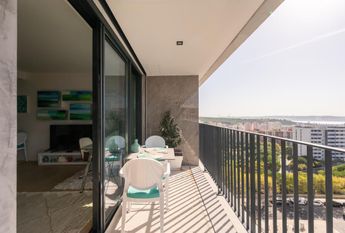 1 Bedroom Apartment with swimming pool, Miraflores, Oeiras