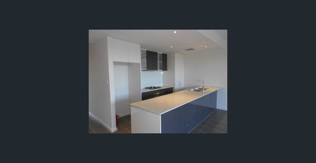 CREME DE LA CREME - LARGEST IN THE GROUP - Photo 1