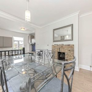 Merton Road, SW18 5LD, London - Photo 2