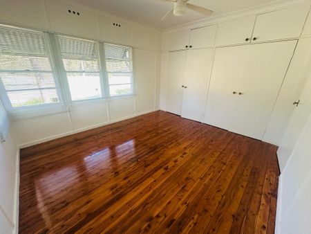 For Rent&colon; Charming 2-Bedroom Park-Facing Home&excl; Close to Seven Hills Station&excl; - Photo 2