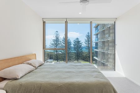 Luxury and comfort in the heart of Burleigh Heads - Fully Furnished - Photo 4