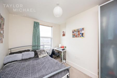 4 bedroom terraced house to rent - Photo 5