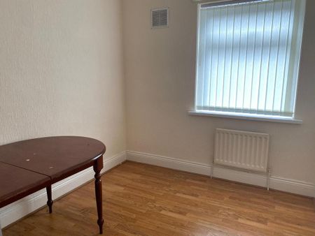 3 bedroom flat to rent - Photo 2