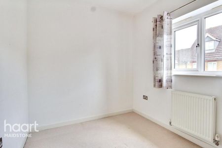 4 bedroom detached house to rent - Photo 4