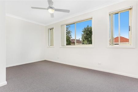 Spacious 3-Bed Home in Marrickville Area - Photo 2