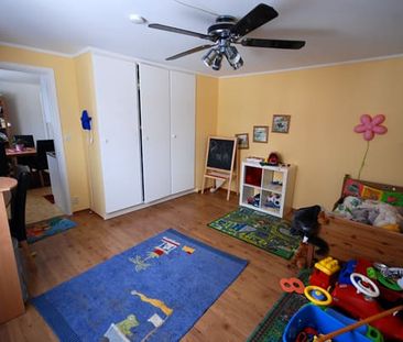 Naturnära nymålad trea en trappa upp - Foto 3