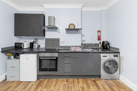 2 Bed Flat, Whitehorse Road, CR0 - Photo 2